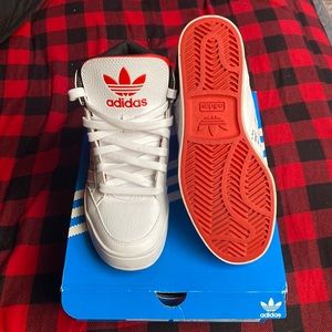 White, red, and black hardcourt Hi